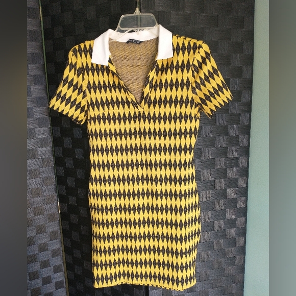 Women's yellow and brown argyl sweater dress with collar - Picture 10 of 10